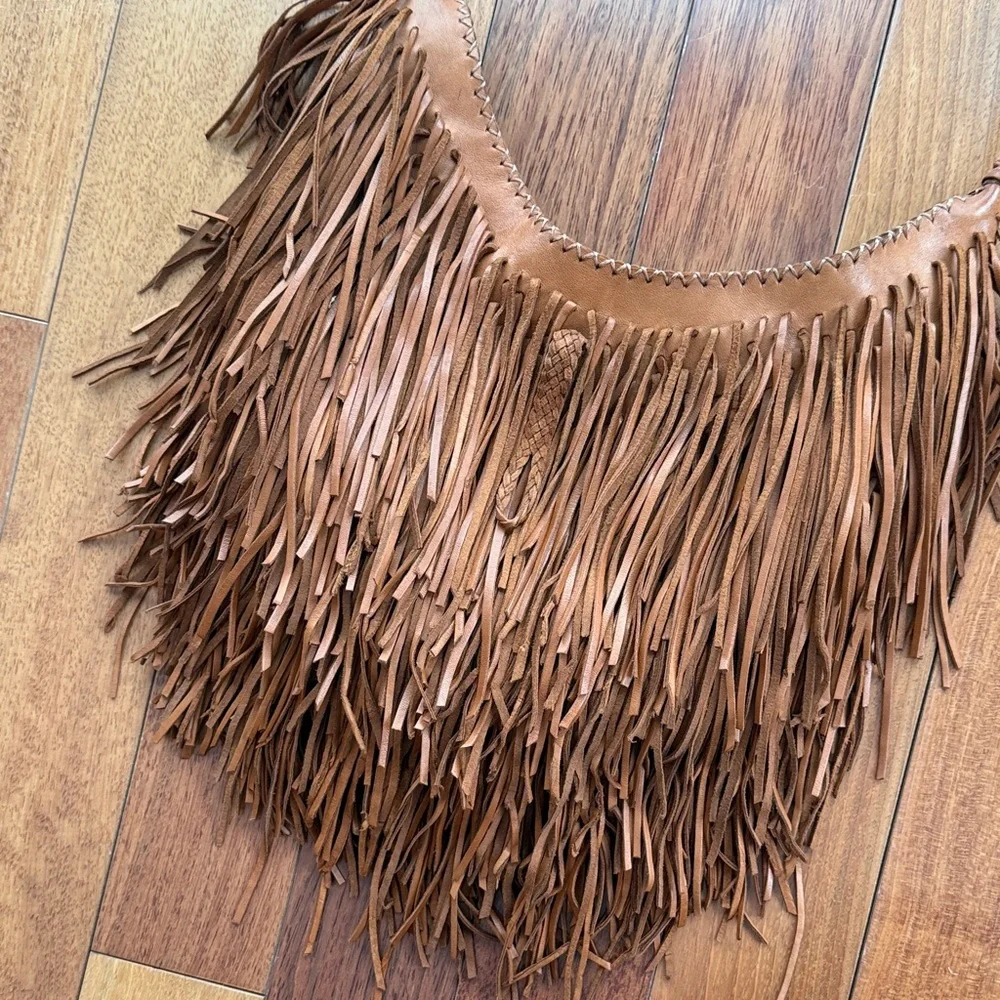 Boho Fringe Shoulder Bag - Tan

Perfect condition!! Like new!!! - Picture 2 of 11